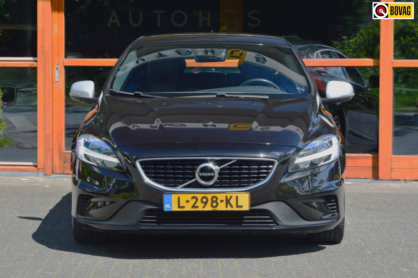 Volvo V40 - T5 R-design | Uniek | BLIS | Trekhaak 1500KG | Cruise Control | Lane Assist | - AutoWereld.nl
