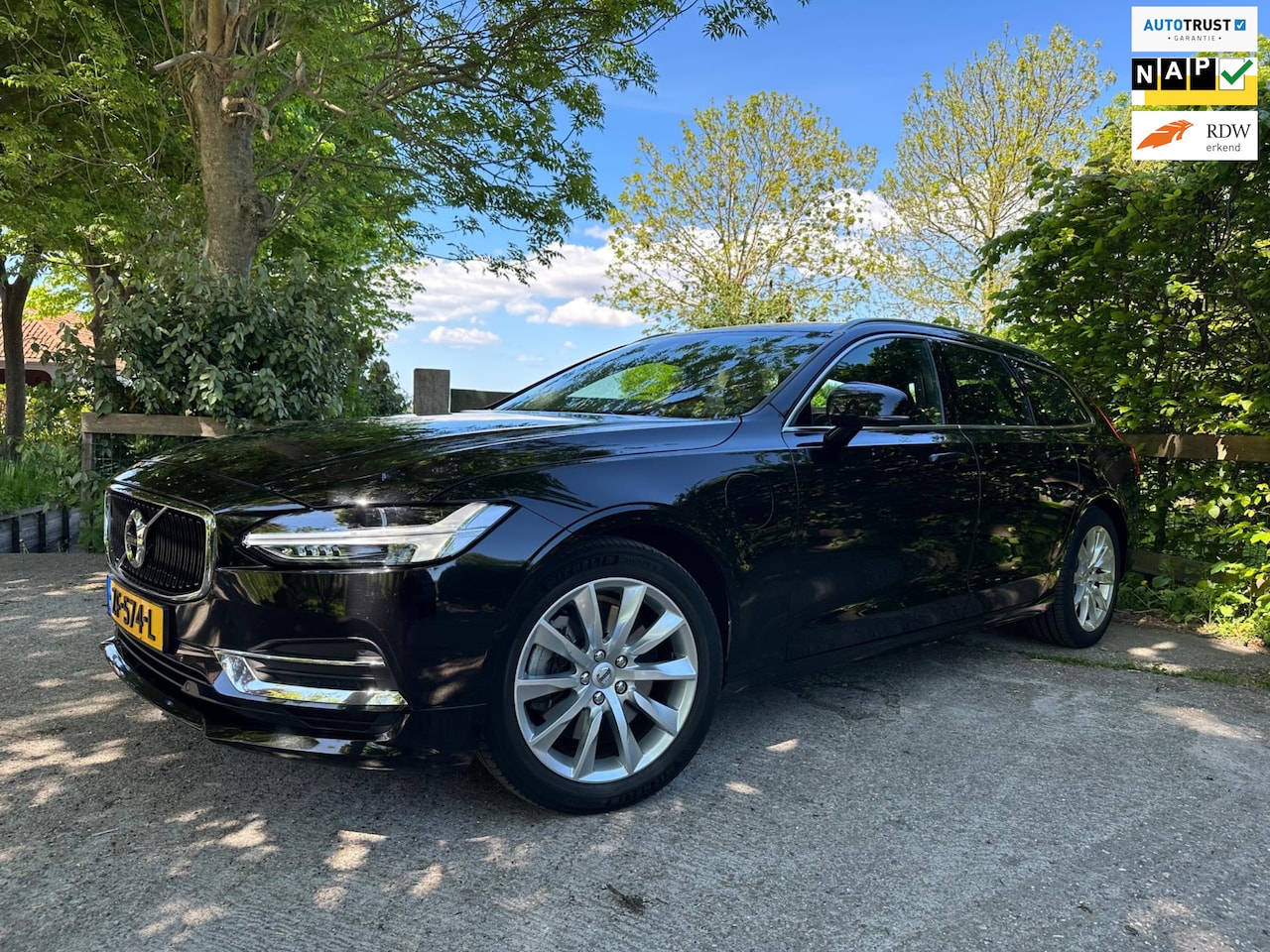 Volvo V90 - 2.0 T8 AWD Momentum Nieuw Staat Verkerend. - AutoWereld.nl