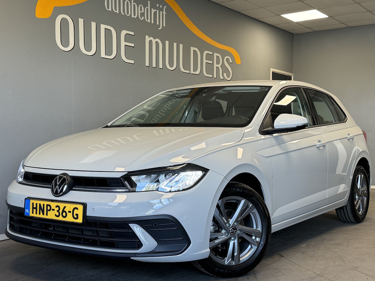 Volkswagen Polo - 1.0 Polo Trekhaak/Parkeersensoren/Stoelverwarming - AutoWereld.nl