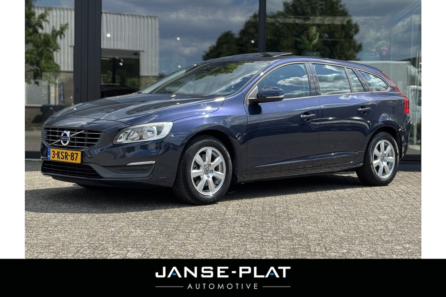 Volvo V60 - 1.6 T3 Kinetic | Trekhaak | Schuifdak | Dealer OH | - AutoWereld.nl