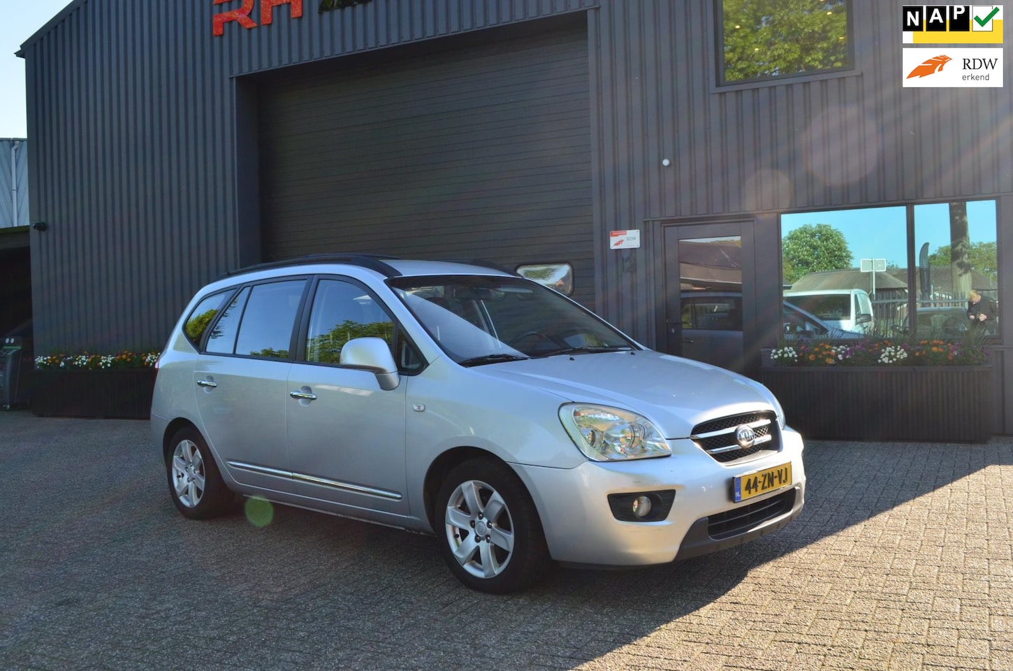 Kia Carens - 2.0 CVVT X-ecutive | Airco | Trekhaak - AutoWereld.nl