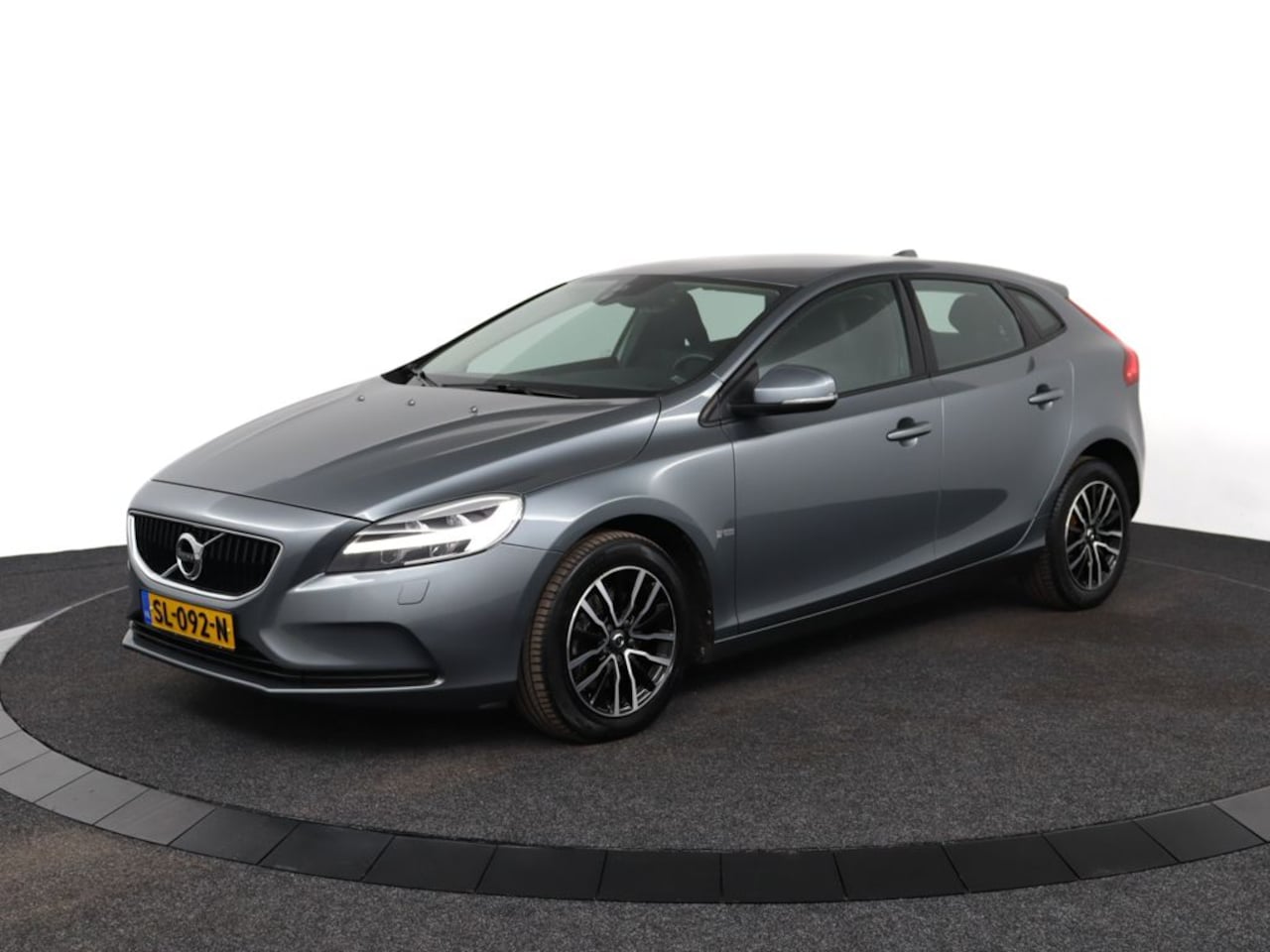 Volvo V40 - T2 Nordic+ | Stoelverwarming | Led koplampen | Cruise Control | High Performance Audio | P - AutoWereld.nl