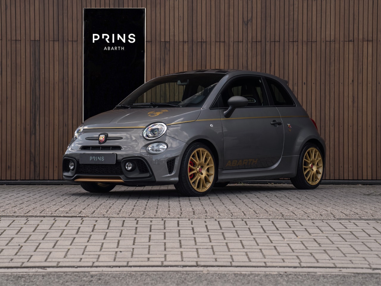 Abarth 595 - ScorpioneOro 165pk | Automaat | 1 of 2000 | Uniek! | Beats | CarPlay | Monza - AutoWereld.nl