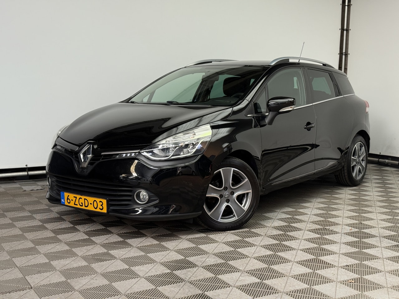 Renault Clio Estate - 0.9 TCe Night&Day Airco Navi Cruise LM16" NL Auto - AutoWereld.nl