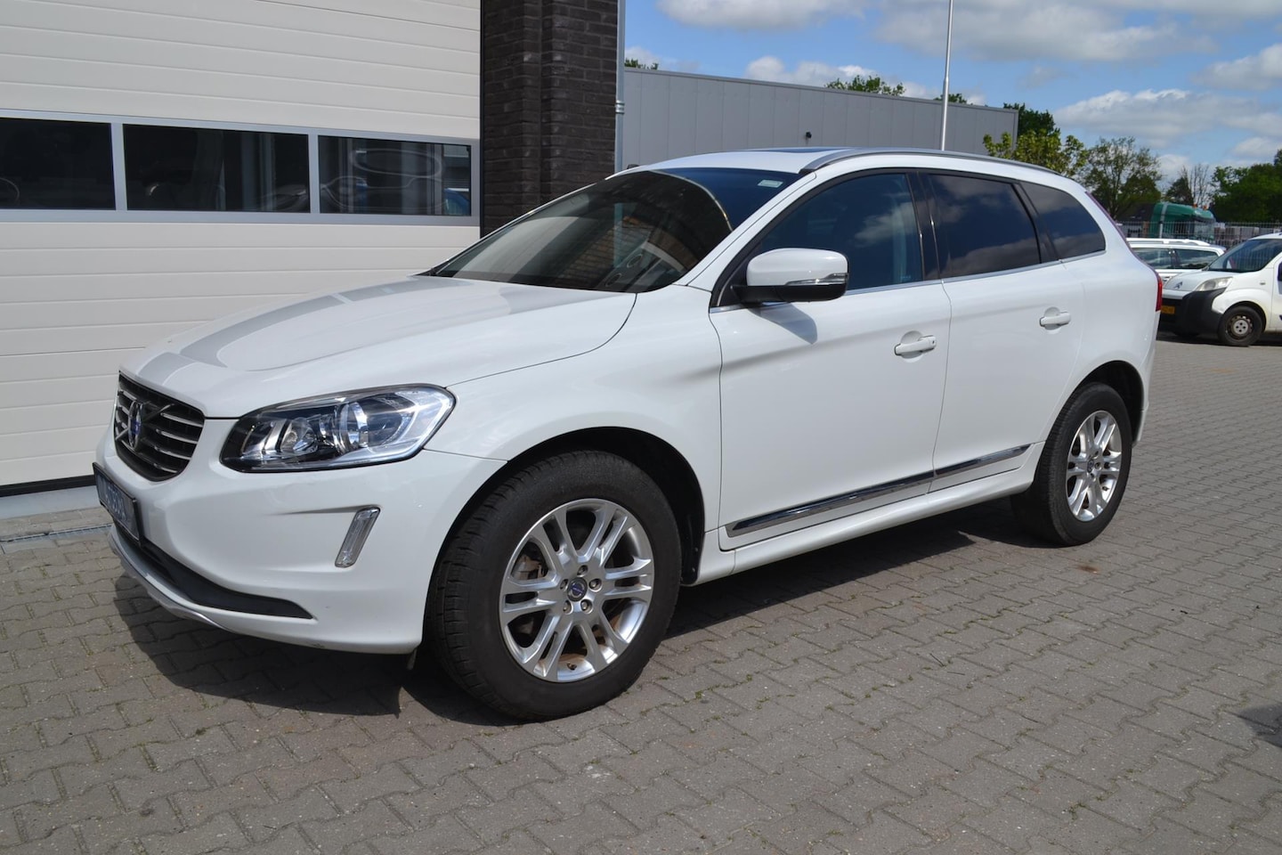 Volvo XC60 - 2.0 T5 FWD Summum 2.0 T5 FWD Summum, Panoramadak , Leder, Navigatie - AutoWereld.nl