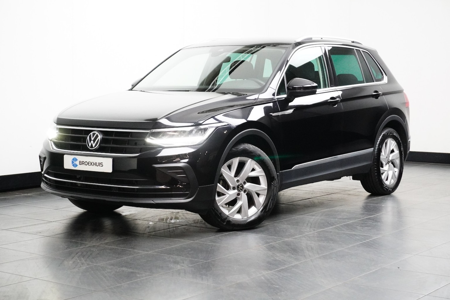 Volkswagen Tiguan - 1.5 TSI Life Appconnect, Trekhaak (1800KG), Stoel+Stuurwielverwarming, 18''LMV' - AutoWereld.nl