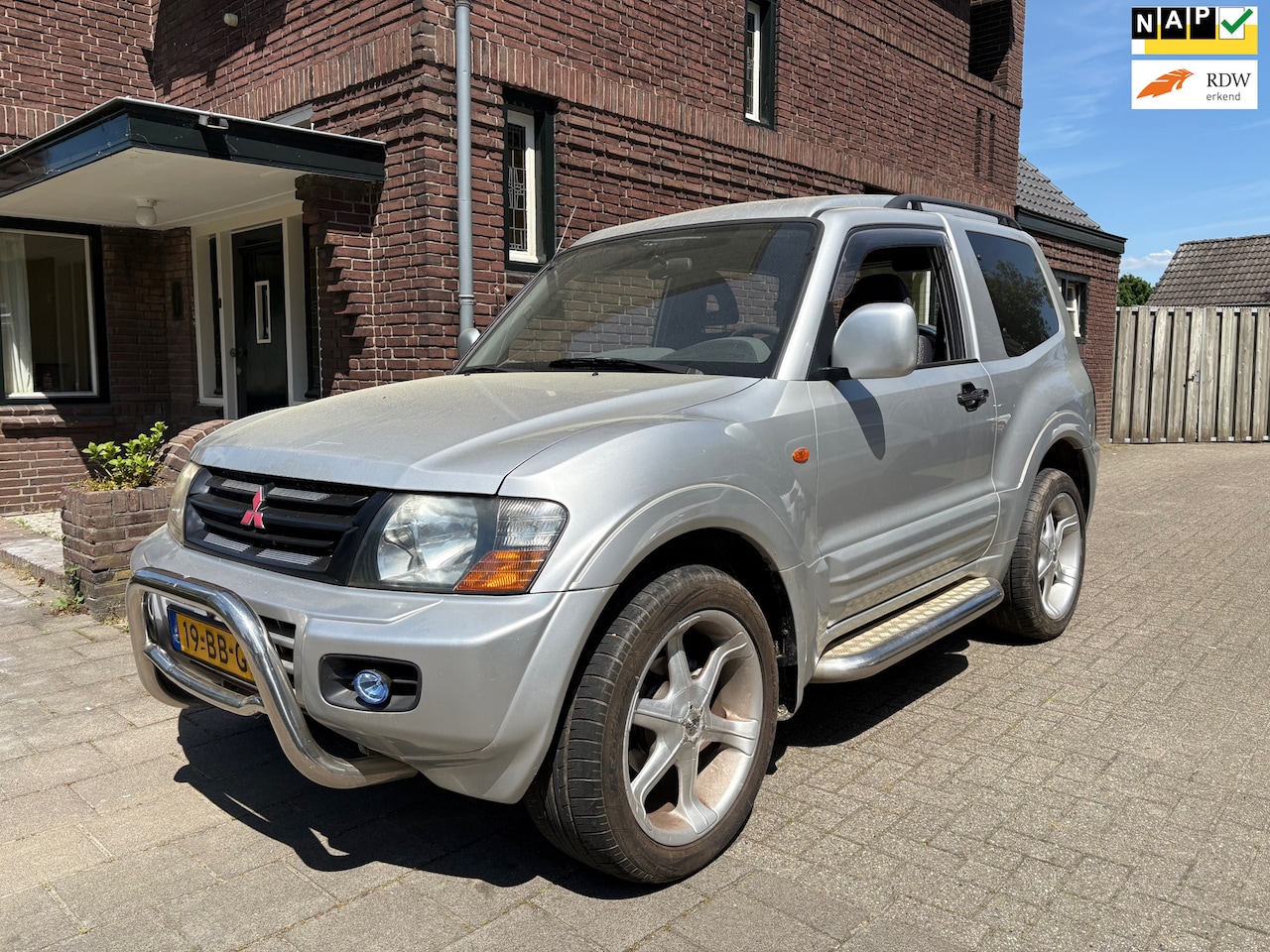 Mitsubishi Pajero - 3.2 Di-D GLX HR / 4x4 / airco / nap - AutoWereld.nl