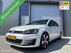 Volkswagen Golf - 2.0 TSI GTI Performance, DSG, PANO, ACC