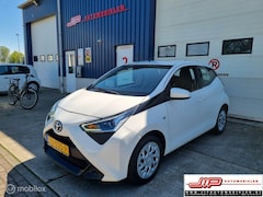 Toyota Aygo - 1.0 VVT-i x-play 5 deurs airco, camera