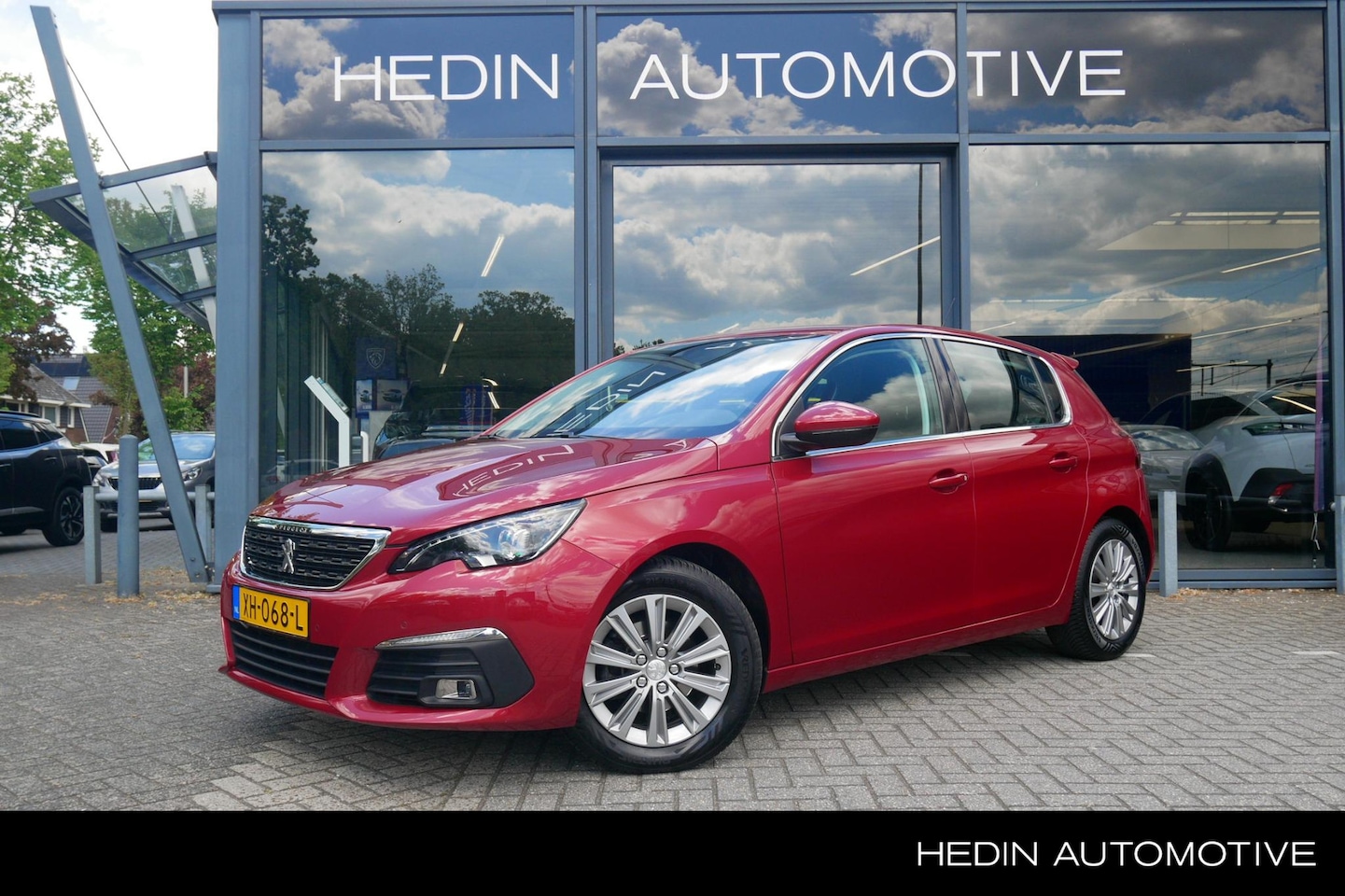 Peugeot 308 - 1.2 Allure | Trekhaak | Automaat | Camera | Alcantara | Navigatie | - AutoWereld.nl