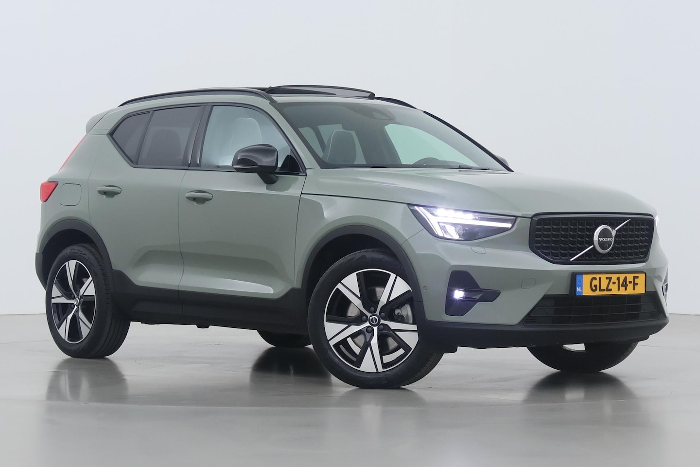 Volvo XC40 - T5 Plug-in hybrid Ultimate Dark | Panoramadak | ACC | BLIS | 360° Camera | Trekhaak | Stoe - AutoWereld.nl