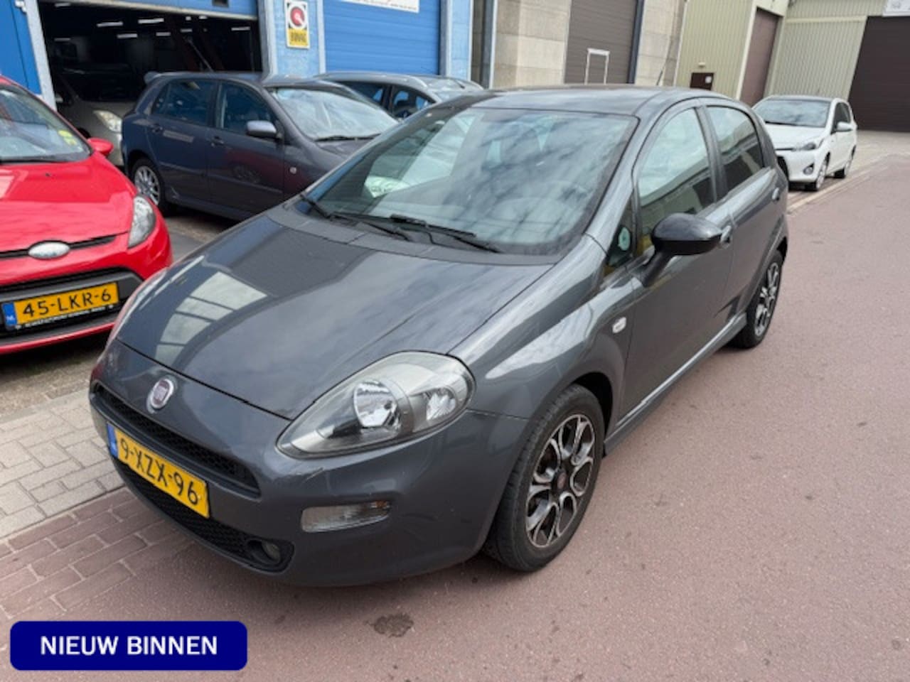 Fiat Punto Evo - 0.9 TwinAir Racing 2014 Airco APK 12-2025 Leuke auto met goed onderhoud. 3e eigenaresse. - AutoWereld.nl