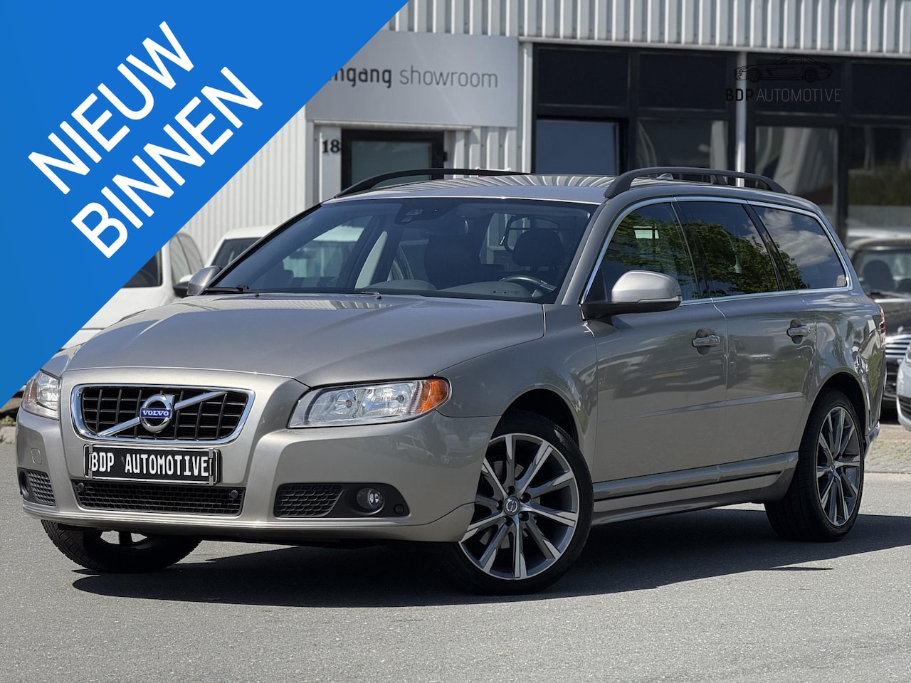 Volvo V70 - 1.6 T4 Summum AUTOMAAT/LEER/NAVI/LM VELGEN 18''/STOELVERWARMING - AutoWereld.nl