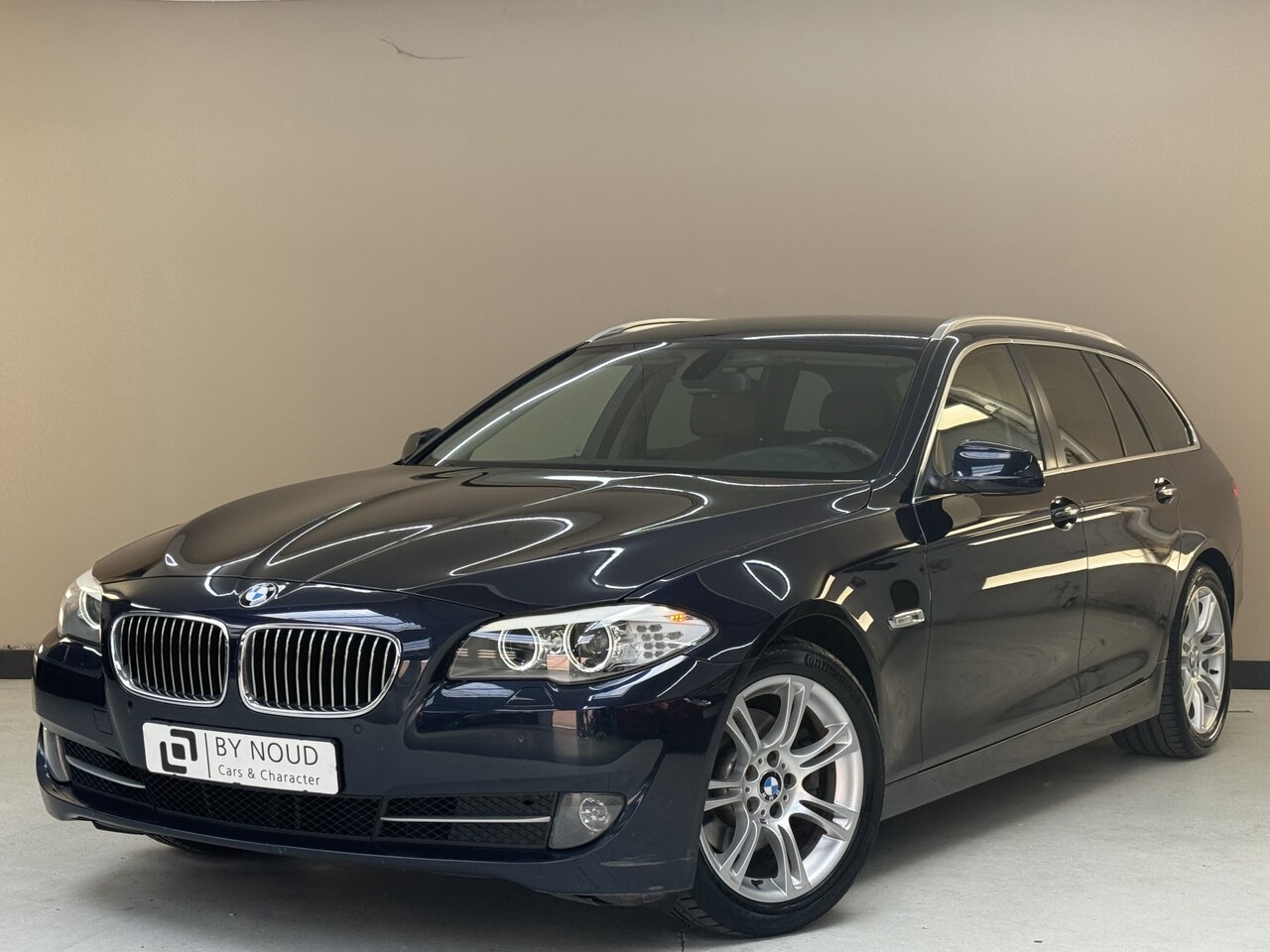 BMW 5-serie Touring - 520d High Executive 520d High Executive, 184Pk, 2011, Volledig leder, Trekhaak, Cruise control, Climate contro - AutoWereld.nl