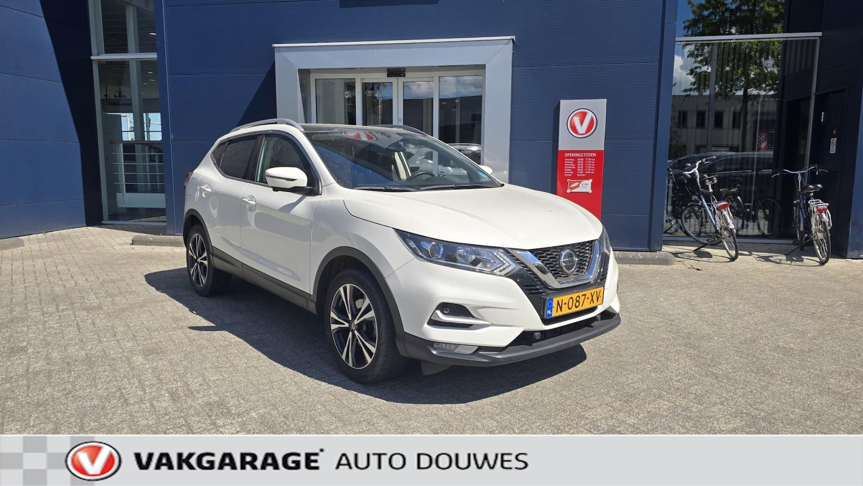 Nissan Qashqai - 1.3 DIG-T Design Edition | Automaat | Pano | 360° camera | Trekhaak | Stoelverwarming | Ke - AutoWereld.nl