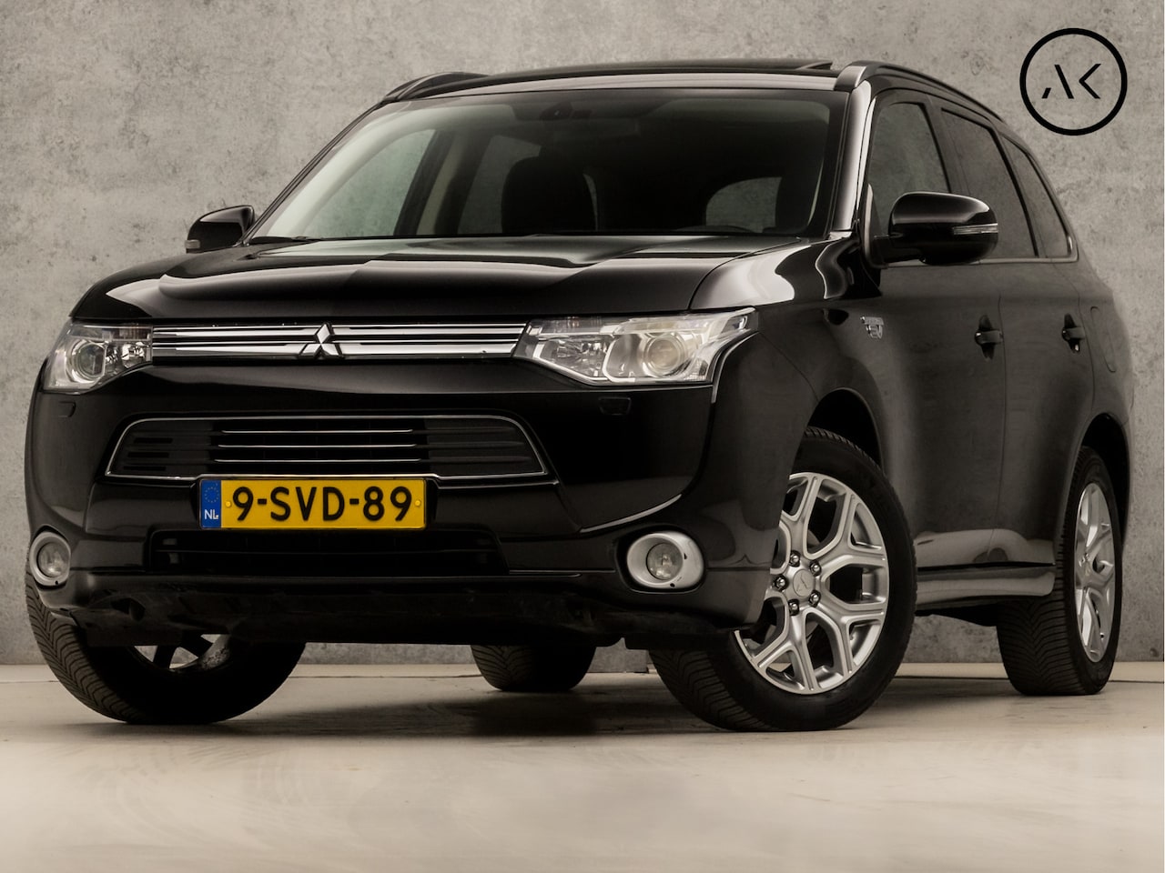 Mitsubishi Outlander Sport - 2.0 PHEV Instyle Sports 203Pk Automaat (SCHUIFDAK, NAVIGATIE, KEYLESS, CAMERA, ELEK SPORTS - AutoWereld.nl