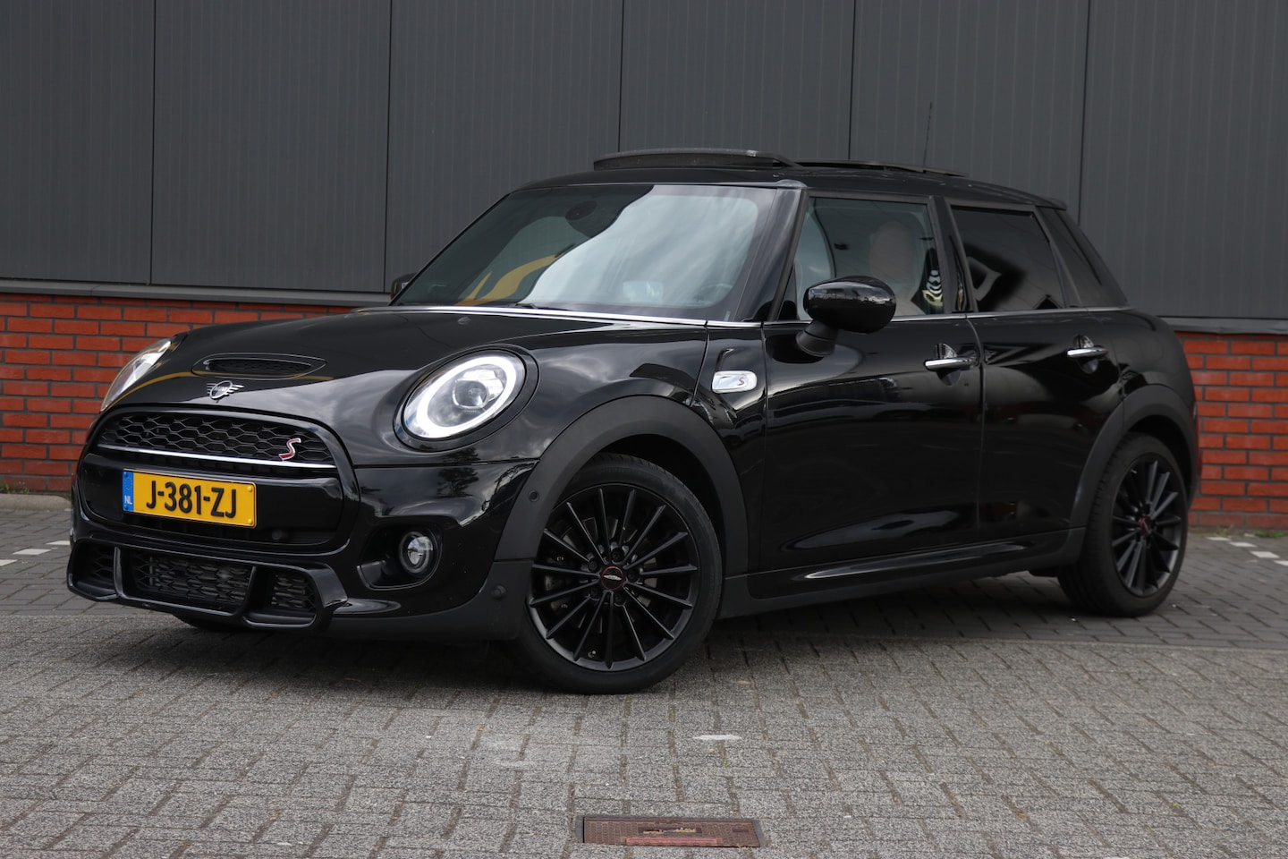 MINI Cooper S - Mini 2.0 Hammersmith NAP | JWC | panorama | Leer | digital dash - AutoWereld.nl