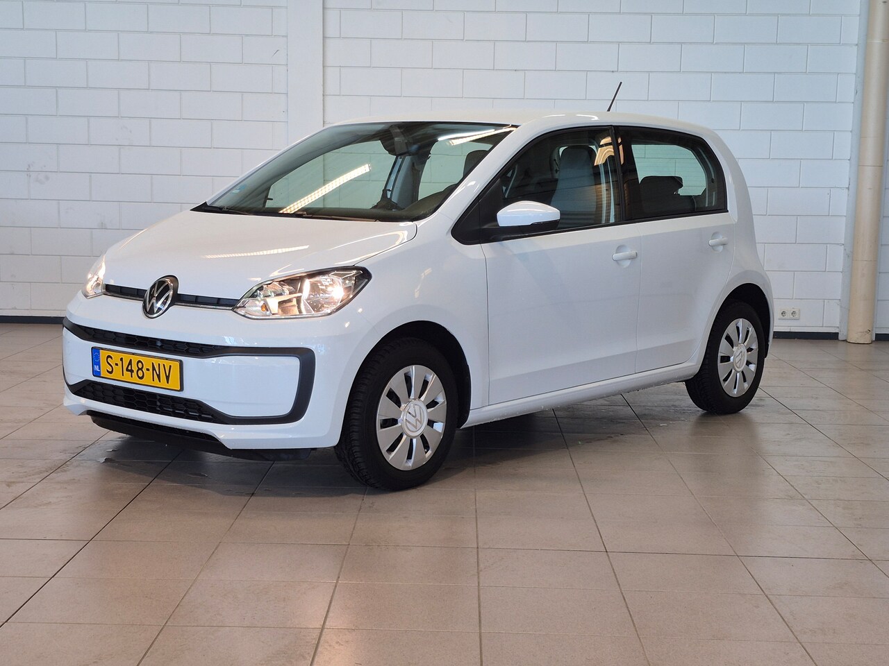 Volkswagen Up! - 1.0 | Airco | Bluetooth telefoonvoorbereiding | DAB ontvanger - AutoWereld.nl