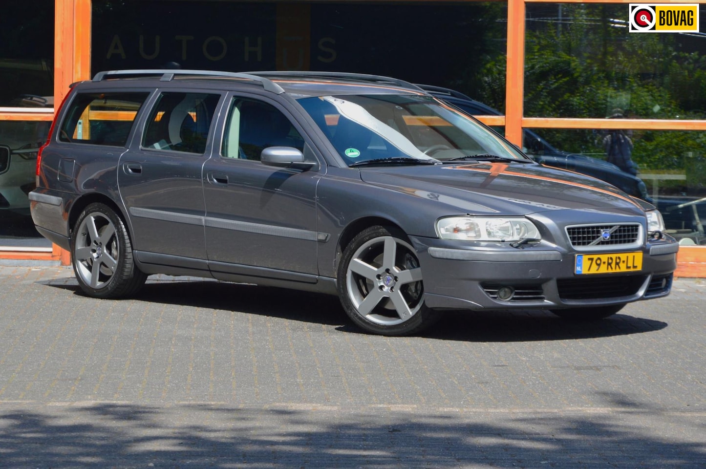Volvo V70 - 2.5 R Geartronic | UNIEK | Origineel NL | Perfect onderhouden | Trekhaak | - AutoWereld.nl