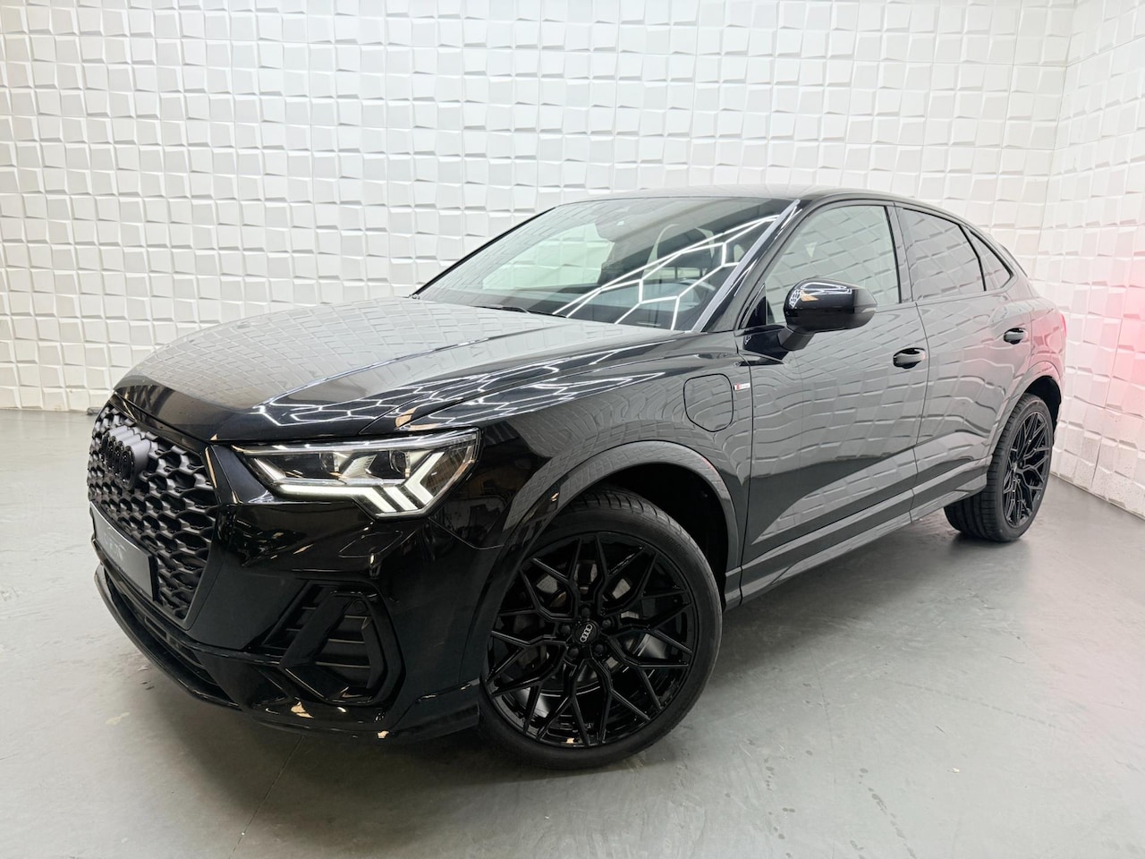Audi Q3 Sportback - 45 TFSI e 3x S LINE VIRTUAL 360 CAM ACC LEER - AutoWereld.nl