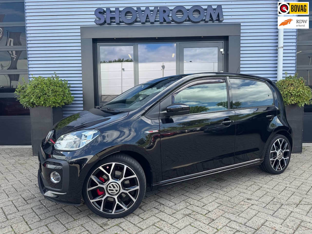 Volkswagen Up! - 1.0 TSI GTI Pano|6-Bak|Stoelverwarming|Extra set velgen|Dealer onderhouden - AutoWereld.nl
