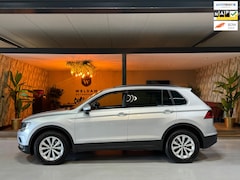 Volkswagen Tiguan - 1.4 TSI 4Motion Highline Garantie Trekhaak CarPlay Camera PDC ACC Lane StuurVW StoelVW Off