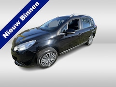 Peugeot 2008 - 1.2 PureTech Active 2008 navi airco zwart panodak 2015 klein deukje in motor kap