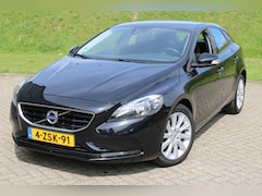 Volvo V40 - T2 120PK Kinetic | Park Assist Achter | Cruise Control | Zomer+Winter Banden | Bluetooth |