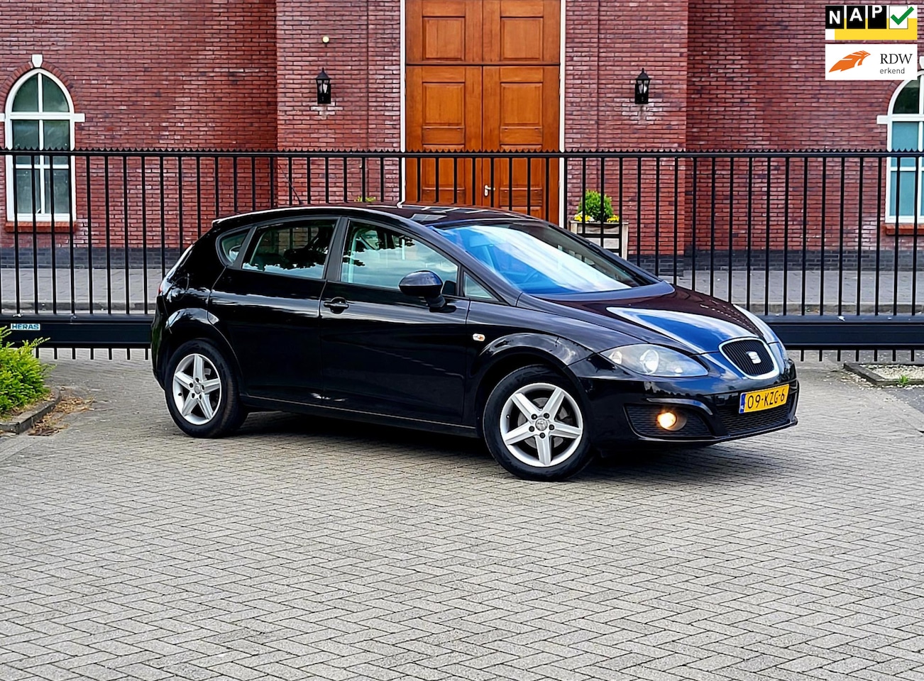 Seat Leon - 1.6 Hattrick / Airco / Cruise control / Nap / Elektrische ramen - AutoWereld.nl