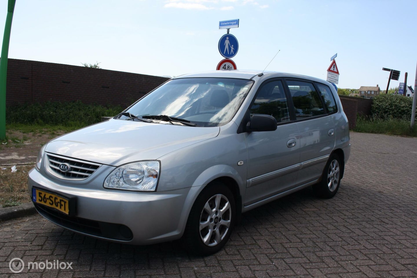 Kia Carens - 2.0 CVVT LX Airco,NAP, APK Juni 2026 - AutoWereld.nl