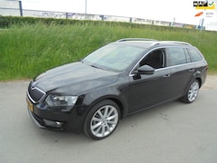 Skoda Octavia Combi - octavia 1.0 benzine airco ecc xenon half leer navigatie pdc