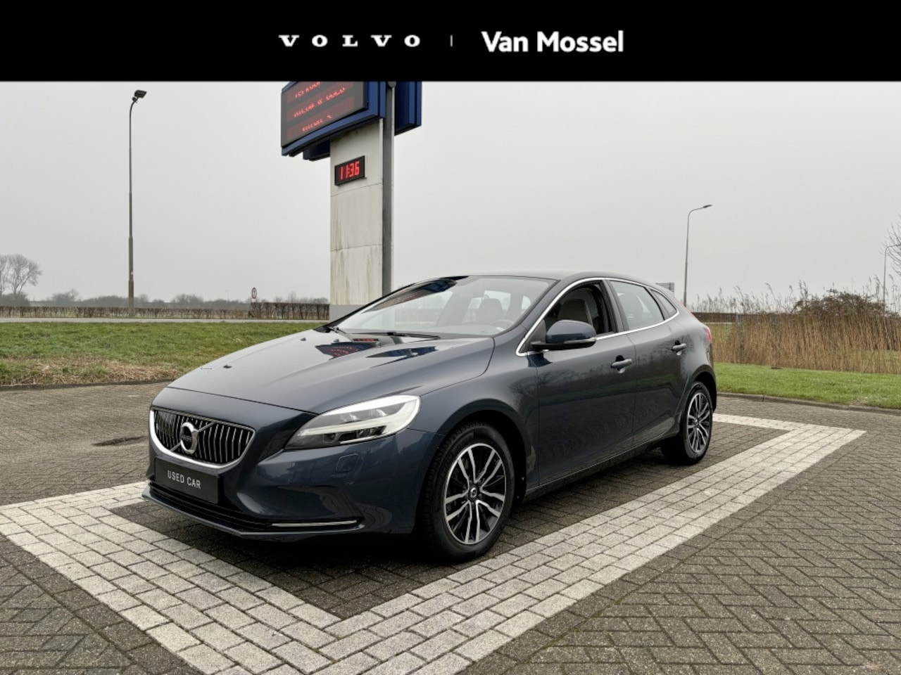 Volvo V40 - D3 Nordic+ Luxury/Inscription Panoramadak Leder RTI 6-Speed - AutoWereld.nl