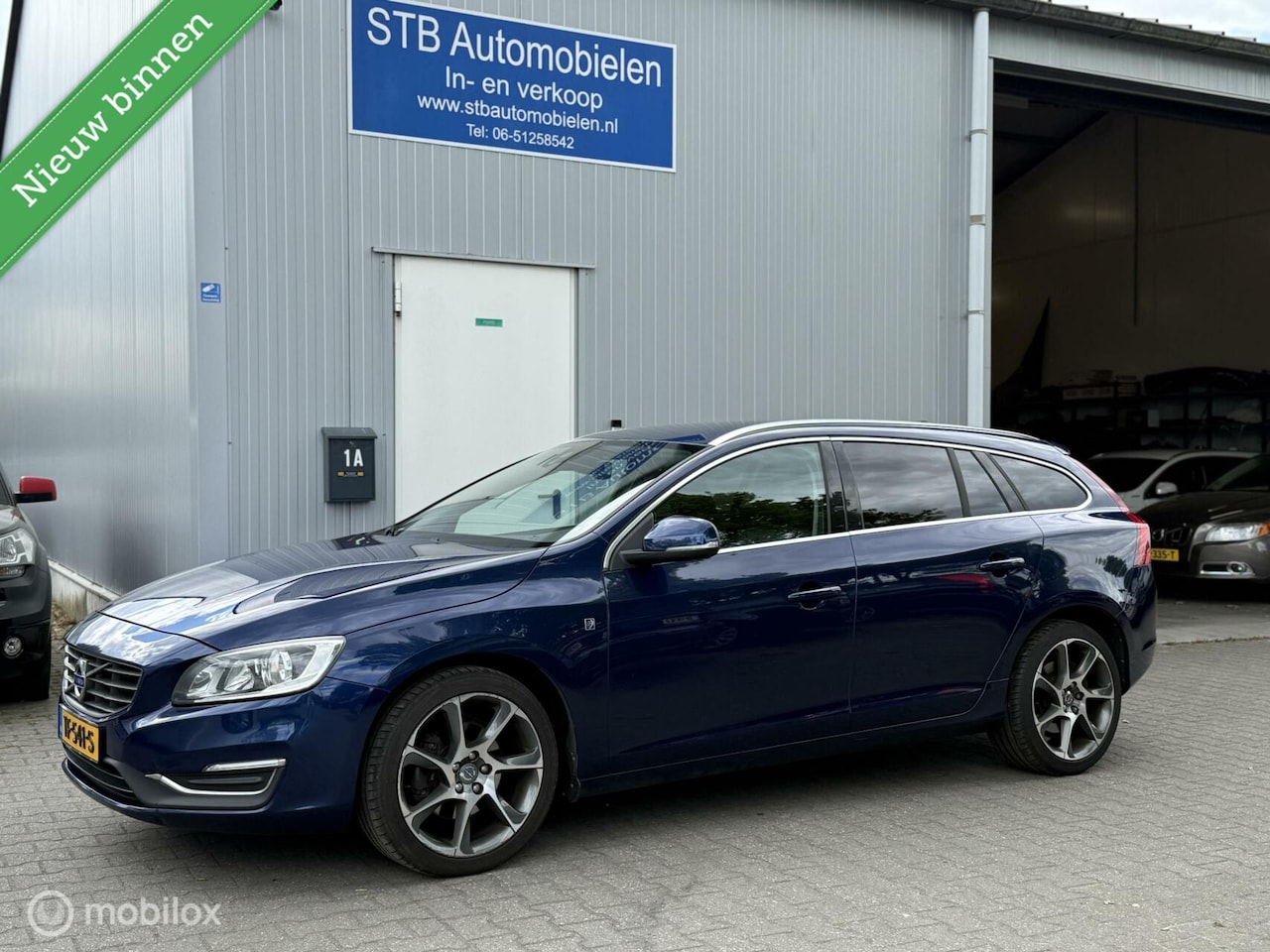 Volvo V60 - 2.0 D2 Ocean Race 2.0 D2 Ocean Race, Leder, Navi, 2016 - AutoWereld.nl