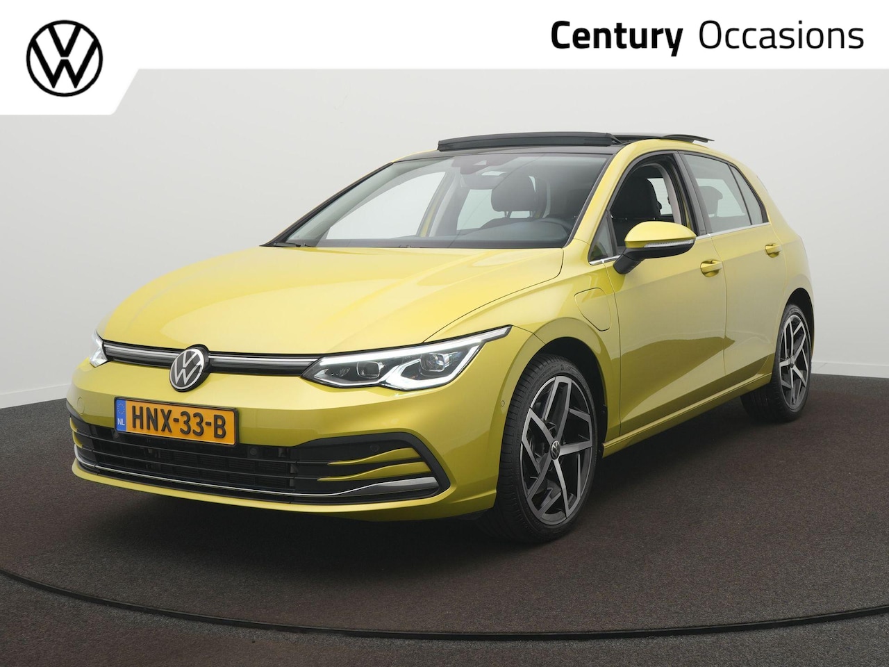 Volkswagen Golf - 1.4 eHybrid Style / Panoramadak / Navi / Elektr. Trekhaak - AutoWereld.nl