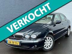 Jaguar X-type - 2.5 V6 Executive 4WD/LEDER/CLIMA/CRUISE/LMV/YOUNGTIMER
