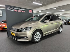 Volkswagen Touran - 1.0 TSI Comfortline / NL-auto, Navi, Airco, Trekhaak, Set winterbanden