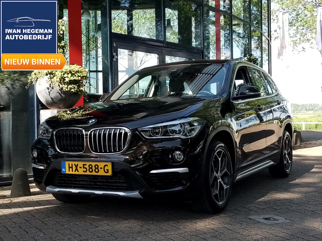 BMW X1 - sDrive20i 191 PK AUTOMAAT | Leer | Trekhaak | Navi | Headup | Cruise Control | LM Velgen | - AutoWereld.nl