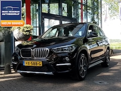 BMW X1 - sDrive20i 191 PK AUTOMAAT | Leer | Trekhaak | Navi | Headup | Cruise Control | LM Velgen |