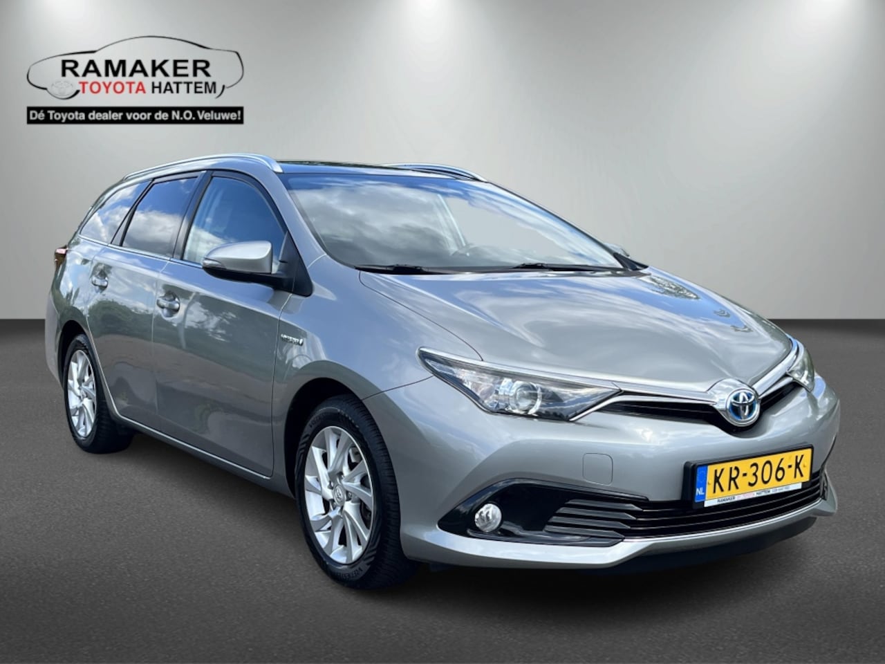 Toyota Auris Touring Sports - 1.8 Hybr. Trend - AutoWereld.nl