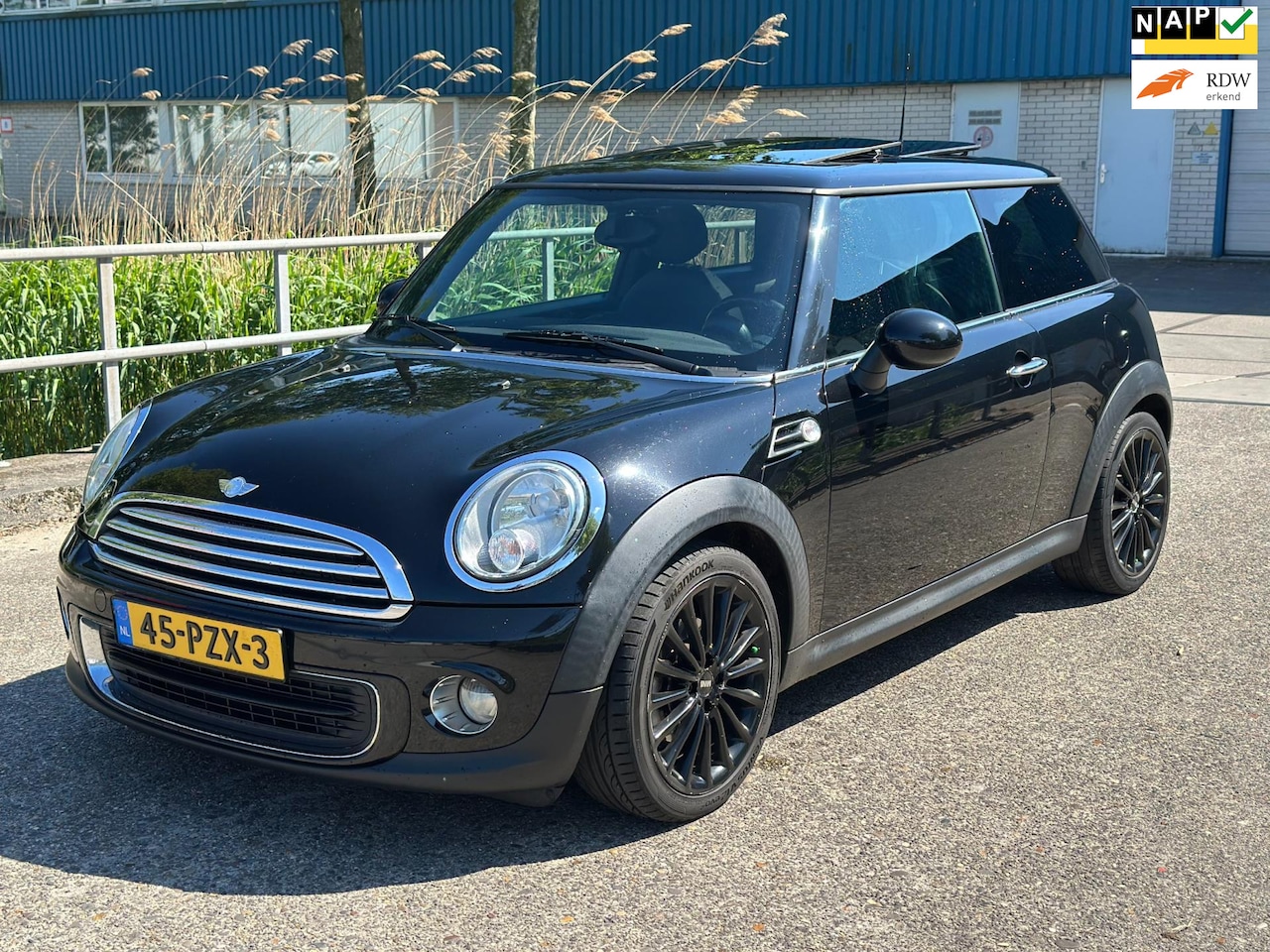 MINI One - Mini 1.6 Business Line Leer! Panoramadak! NAP! APK! - AutoWereld.nl