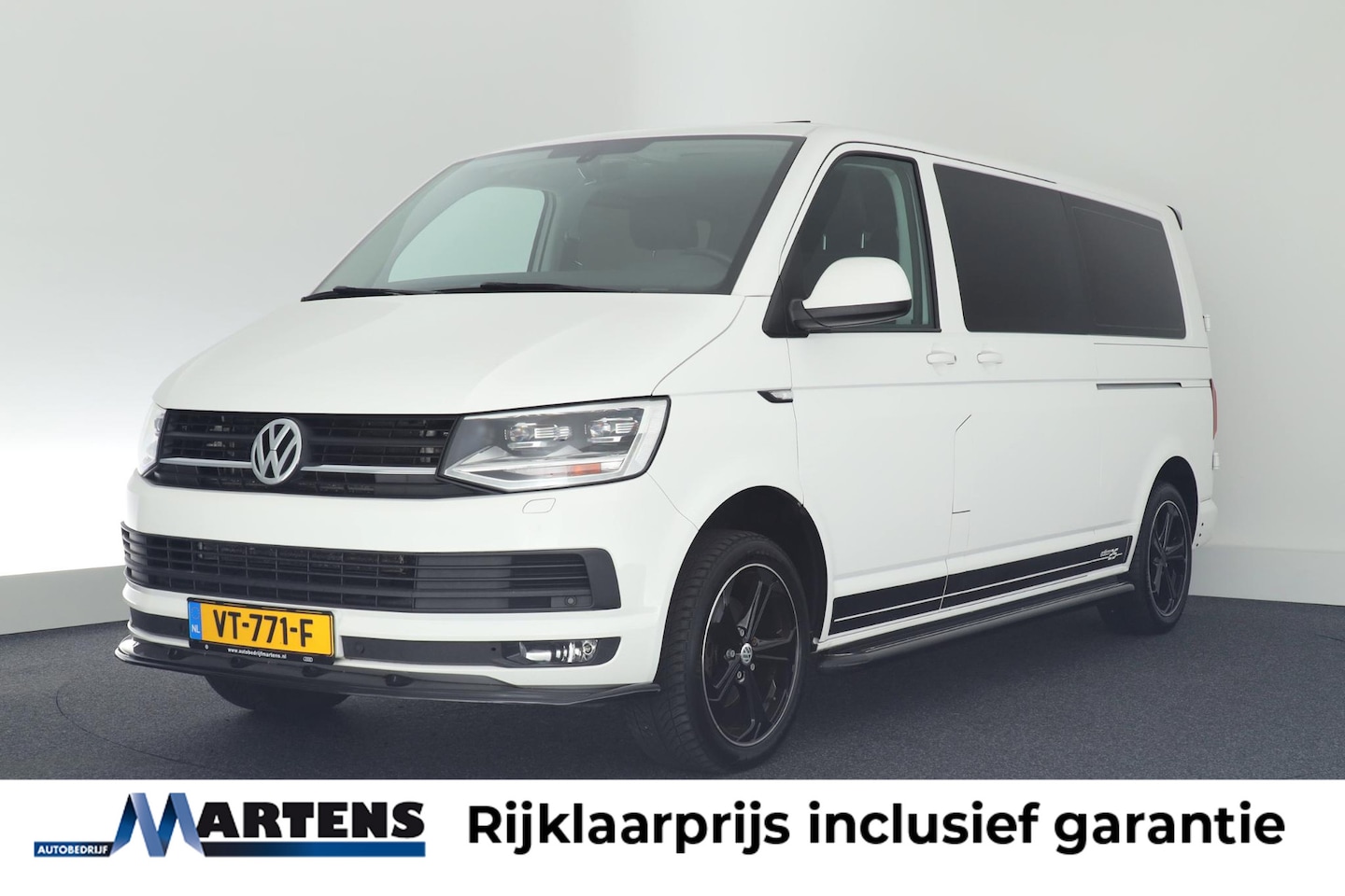 Volkswagen Transporter - 2.0 TDI 180pk DSG L2H1 DC Edition 25 Trekhaak Camera Leder Led Schuifdak Navigatie - AutoWereld.nl