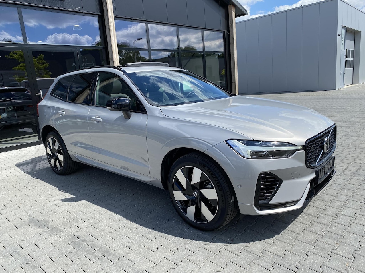 Volvo XC60 - 2.0 T8 Plug-in hybrid AWD Plus Dark 360|ACC|Blis|H&K - AutoWereld.nl