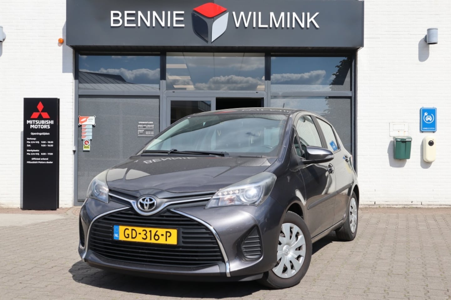 Toyota Yaris - 1.3 VVT-i Aspiration Cruise/Camera/Dealer onderhouden - AutoWereld.nl