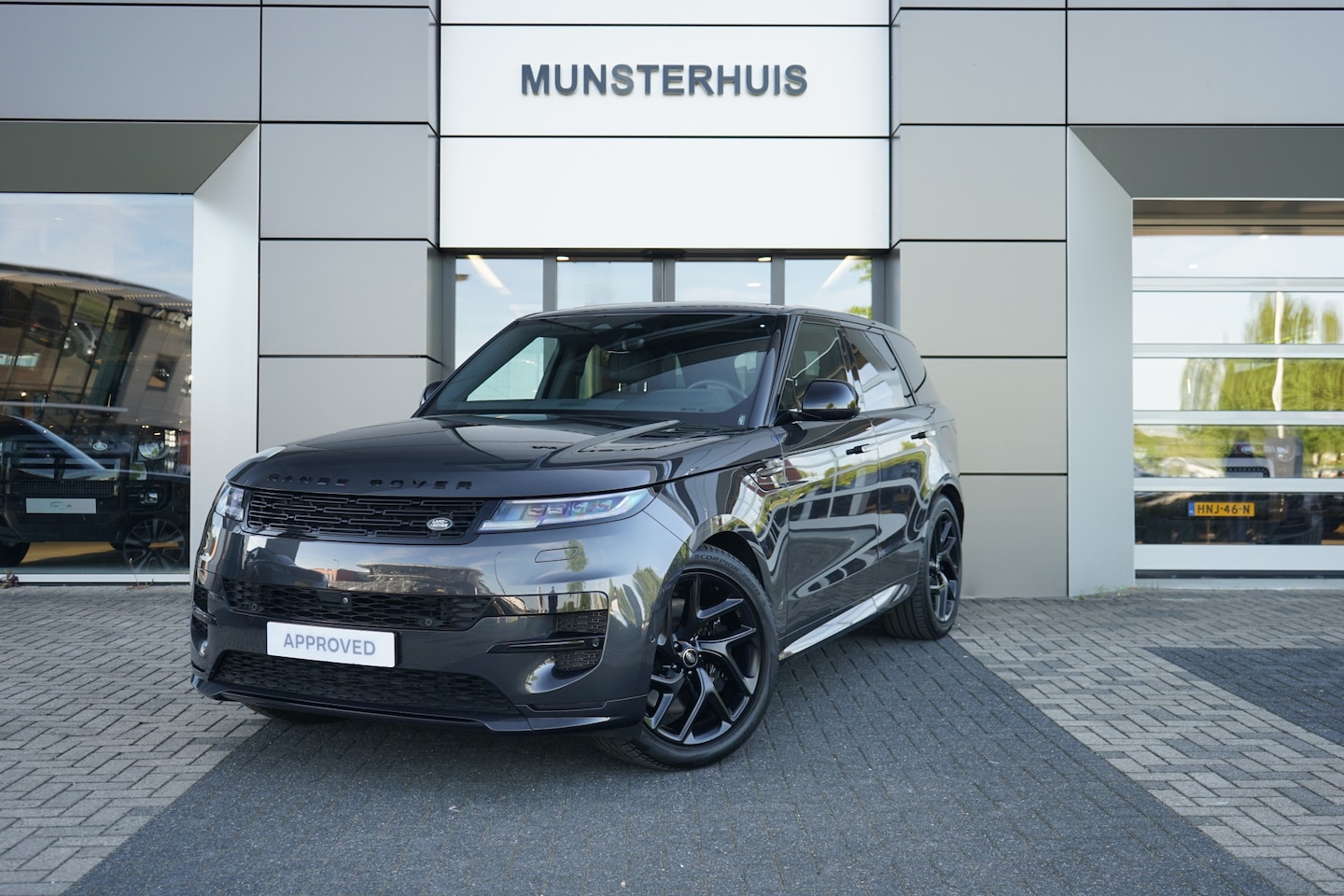 Land Rover Range Rover Sport - 3.0 P440e Dynamic SE | Meridian | Voorstoelen / Achterbank verwarmd | Elektrische trekhaak - AutoWereld.nl