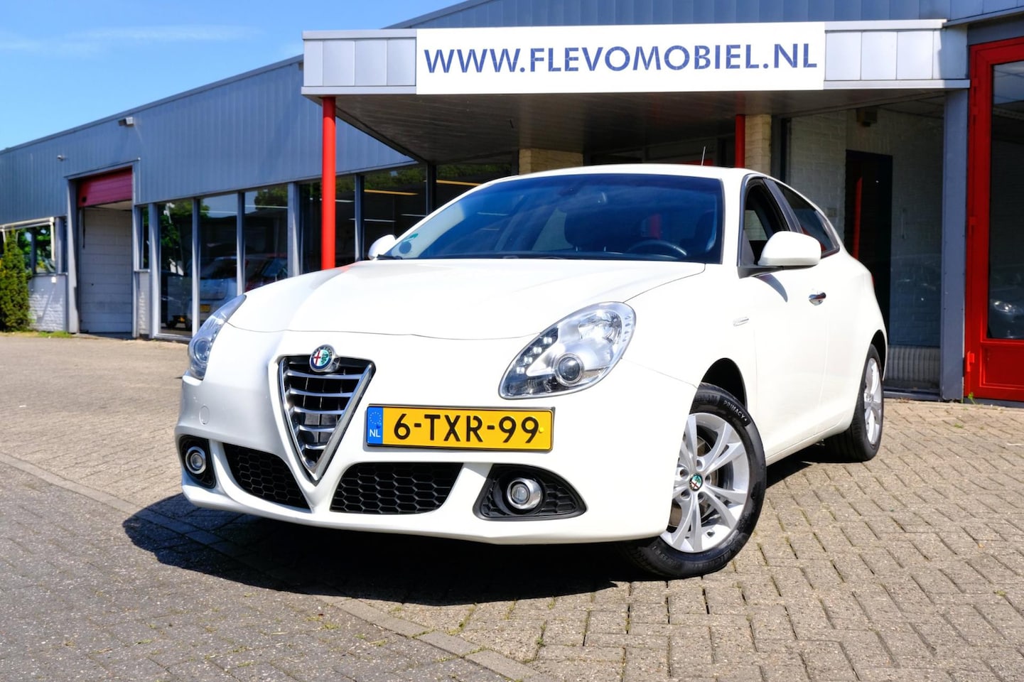 Alfa Romeo Giulietta - 1.4 T 170pk Distinctive Lusso 5-drs Aut. Navi|DAB|Clima|LMV - AutoWereld.nl