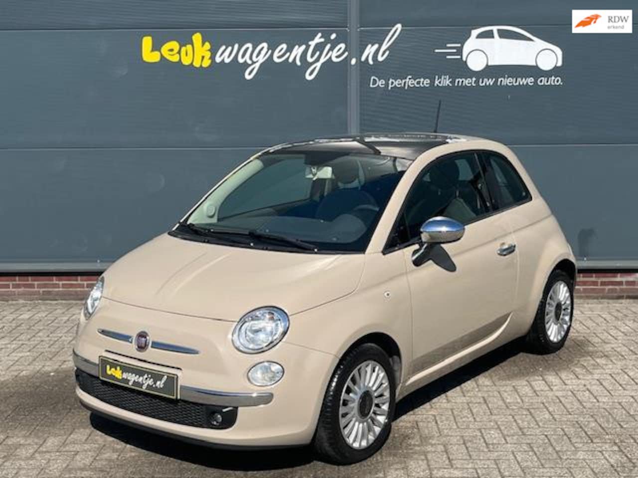 Fiat 500 - 1.2 Lounge *cappuccino *panorama *airco *bluetooth - AutoWereld.nl