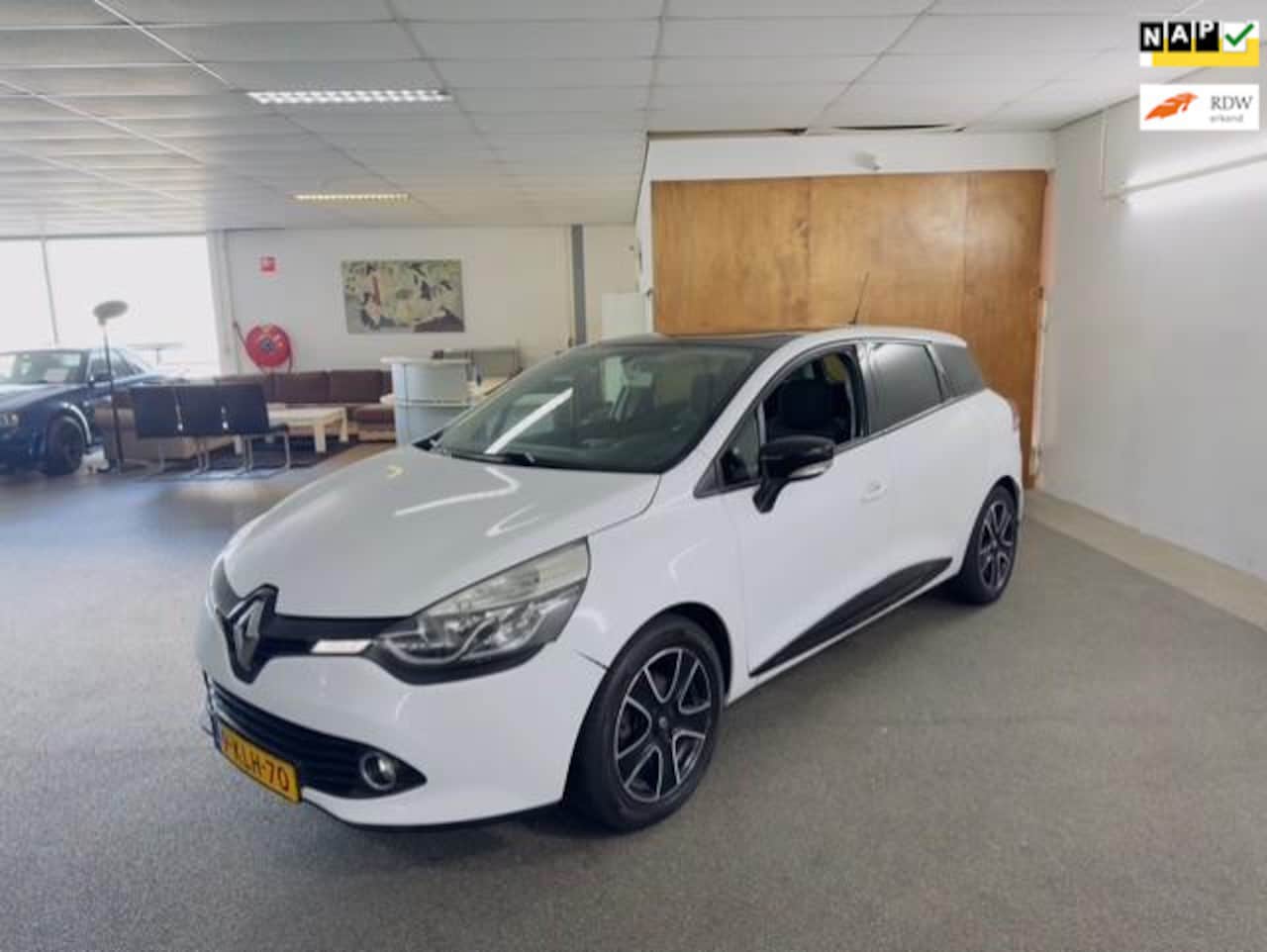 Renault Clio Estate - 0.9 TCe Dynamique Apk Nieuw,Cruise,Clima,Pano,Camera,Parksensor,N.A.P,Trekhaak,Topstaat!! - AutoWereld.nl