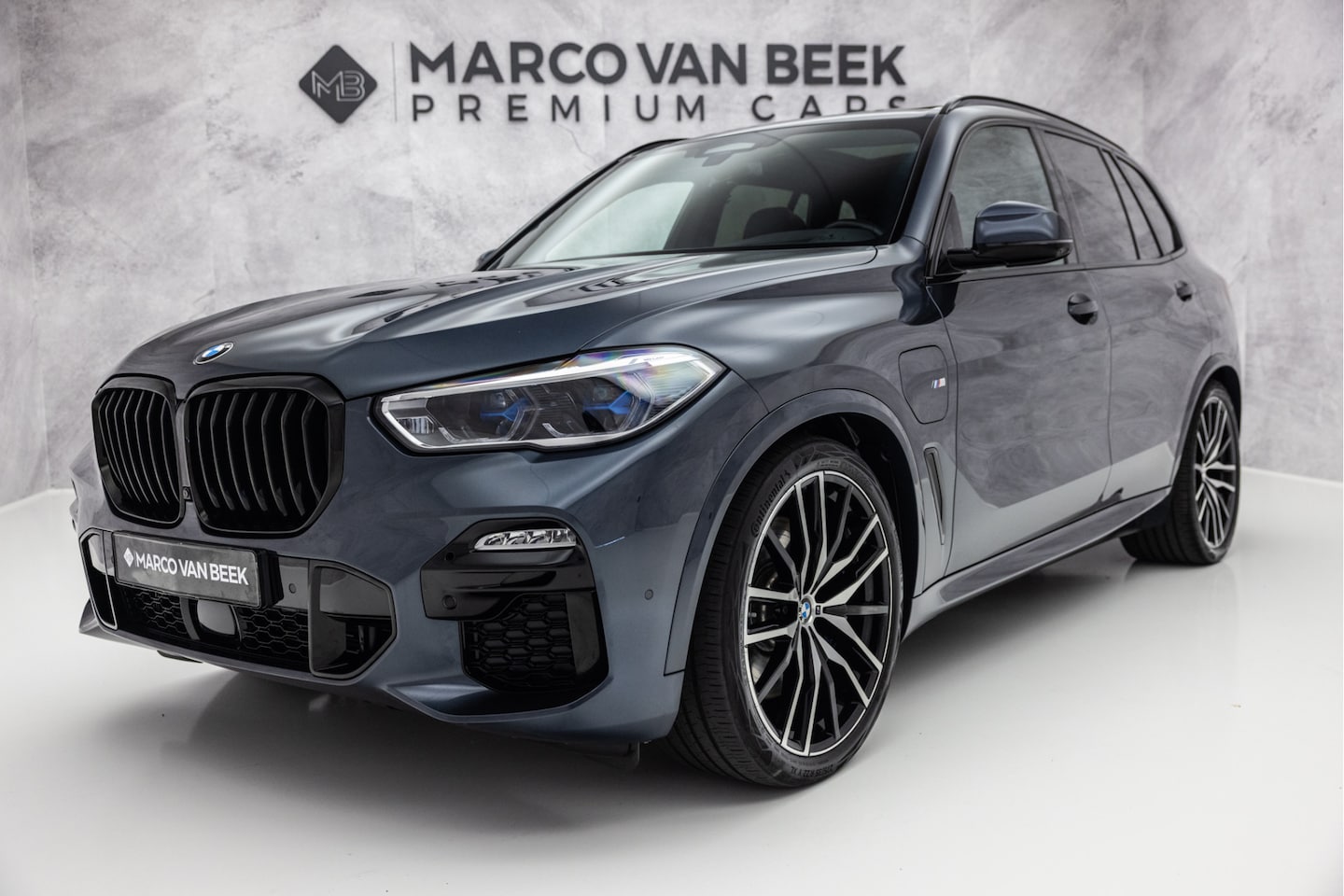 BMW X5 - xDrive45e High Executive | M-Sport | Pano | Stoelventilatie | Massage | Carbon | 22" - AutoWereld.nl