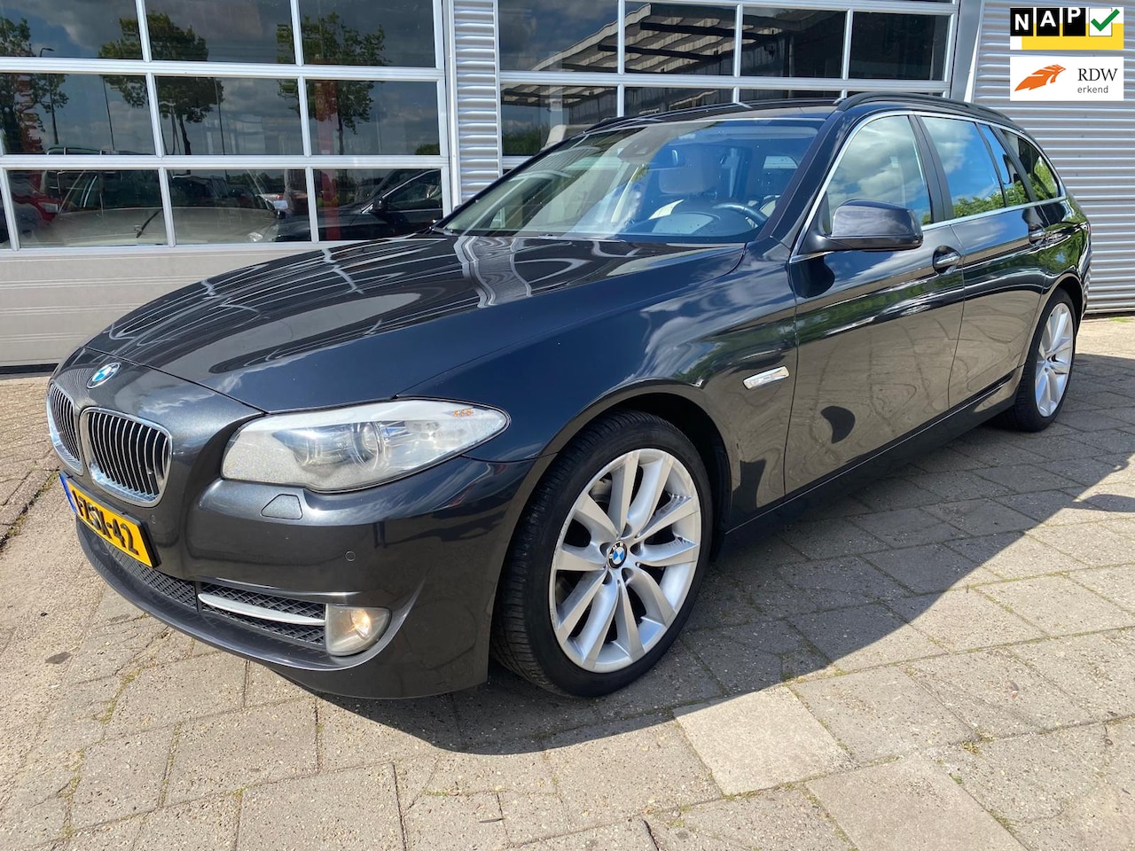 BMW 5-serie Touring - 523i High Executive 523i High Executive - AutoWereld.nl