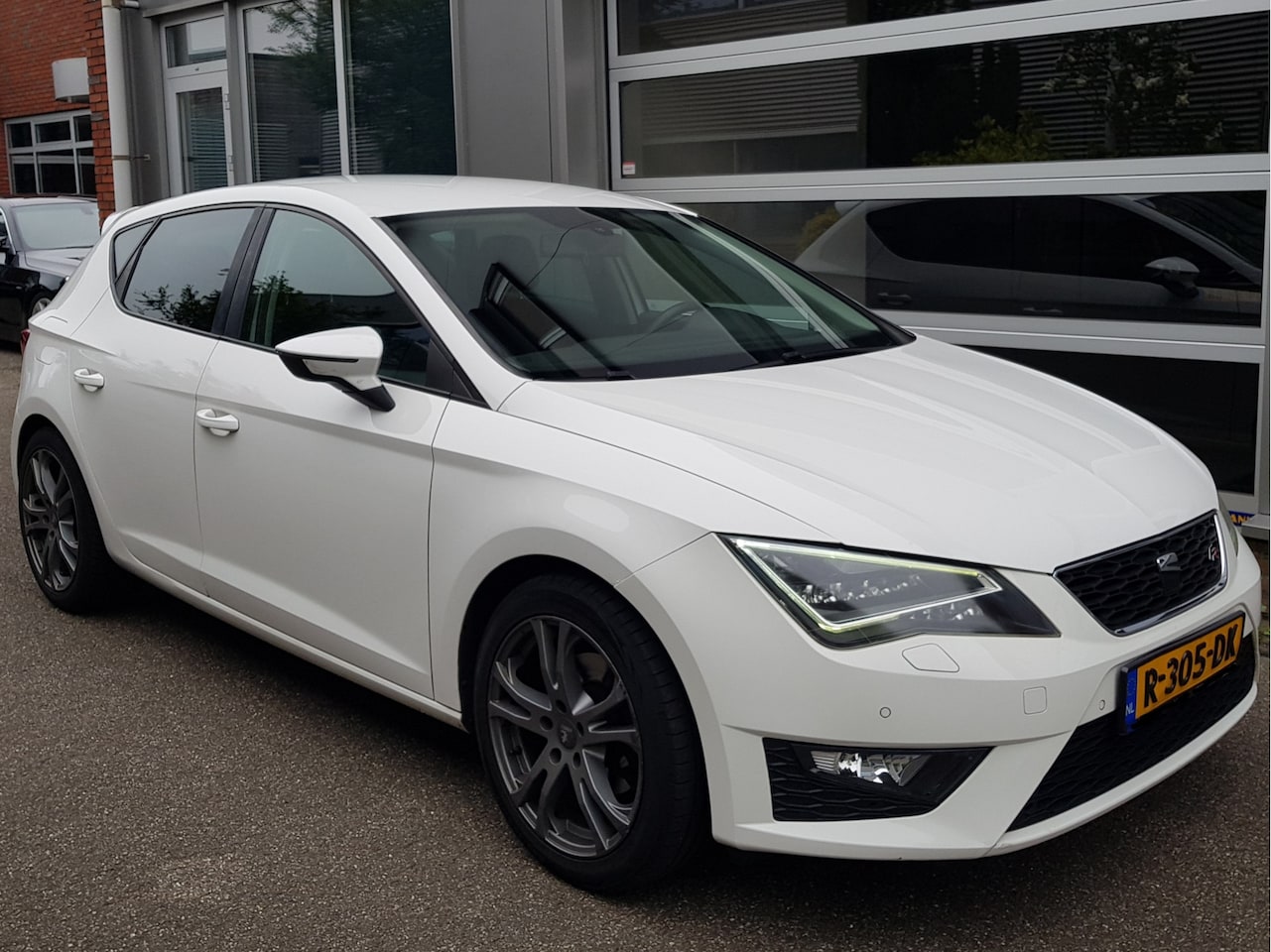 Seat Leon - 1.4 Tsi FR Led Navi Ecc 1/2 Leder Pdc V/A - AutoWereld.nl